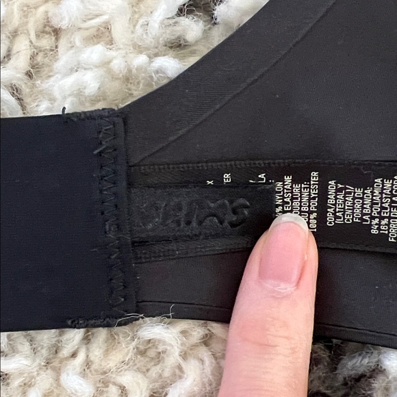 SKIMS Ultimate Teardrop Push-Up Bra - Picture 3 of 6